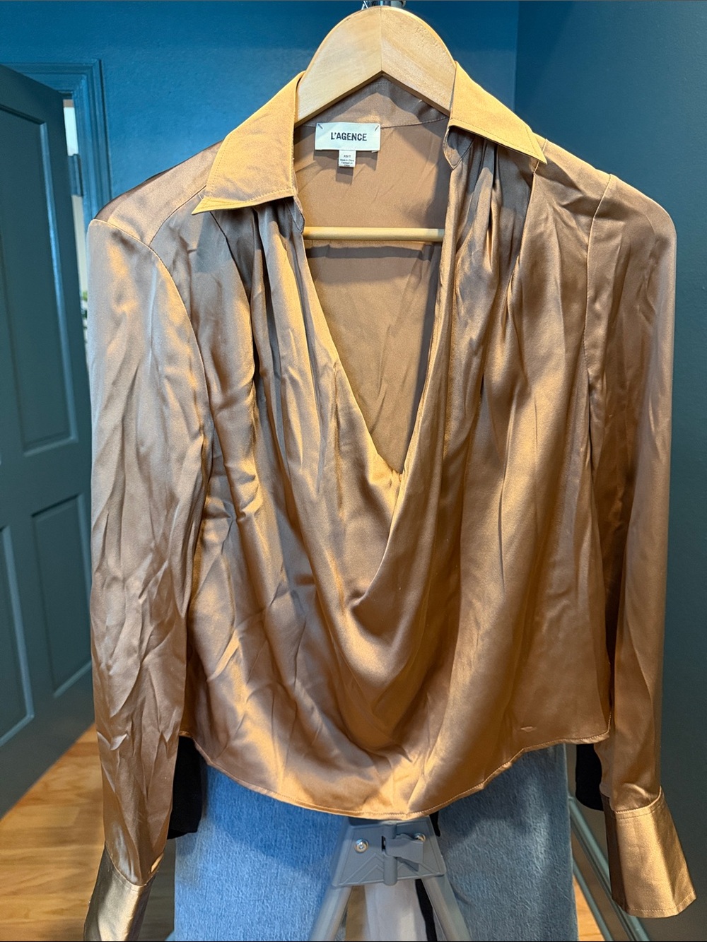 Women’s L’agence open neck dress blouse